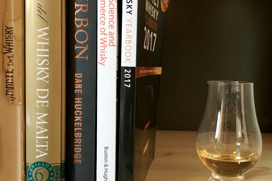 5 libros de whisky básicos para tu biblioteca