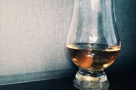 Whisky: ¿Solo con agua o con hielo?