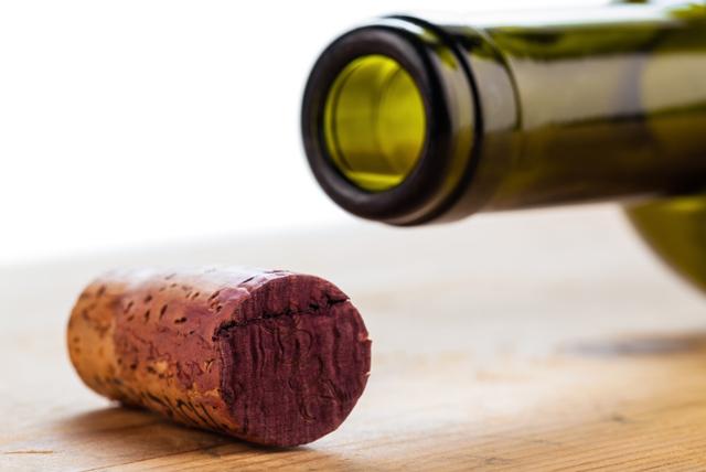 ¿Cómo debemos conservar el vino cuando hemos abierto la botella?