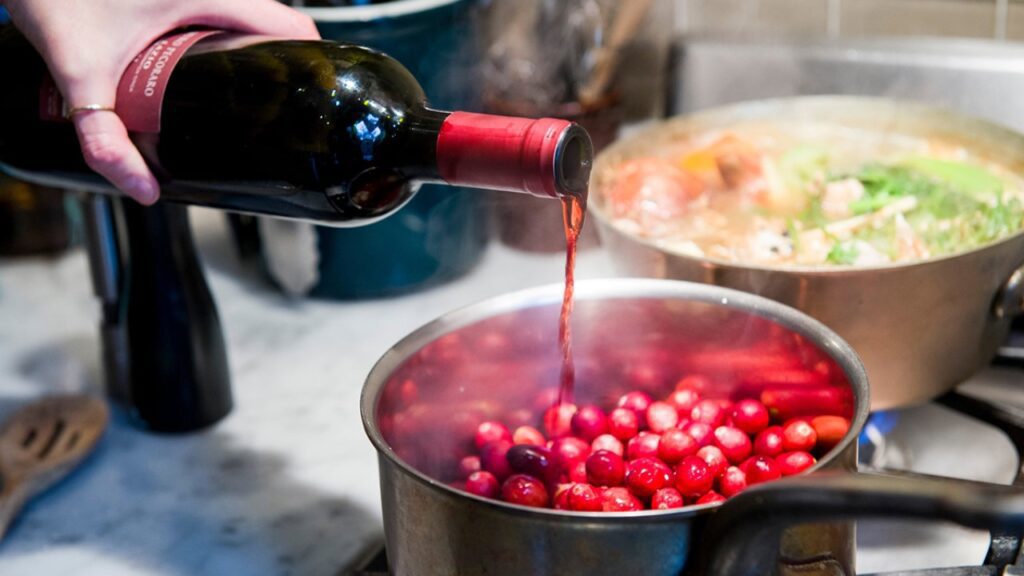 Tips para elegir el vino indicado para cocinar carnes y salsas