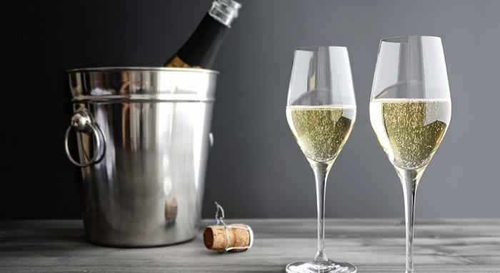El arte de servir el champagne a la francesa