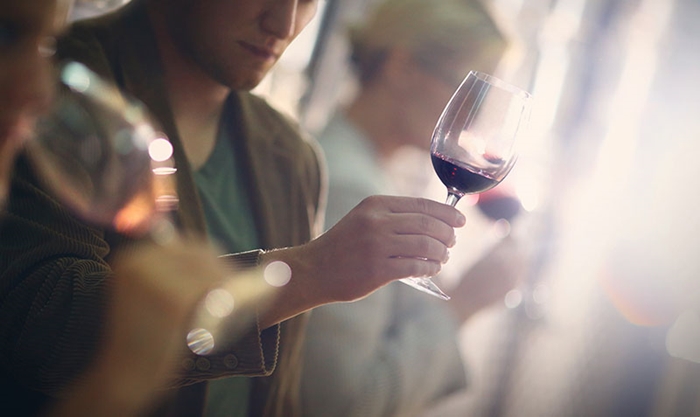 La vista la nariz o la boca: ¿Cuál es más importante para disfrutar el vino?